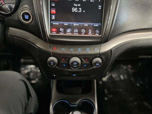 Used 2018 Dodge Journey Crossroad w/ Nav & Sun Group FWD image 20
