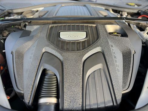 Used 2017 Porsche Panamera 4 image 28