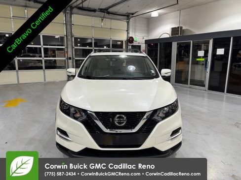 Used 2020 Nissan Rogue Sport SL FWD image 2