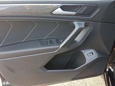 Used 2022 Volkswagen Tiguan SE R-Line image 13
