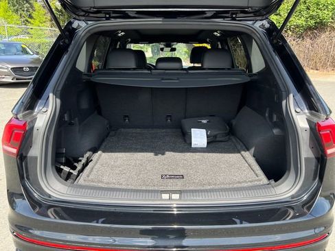Used 2023 Volkswagen Tiguan SE R-Line AWD/4WD image 13