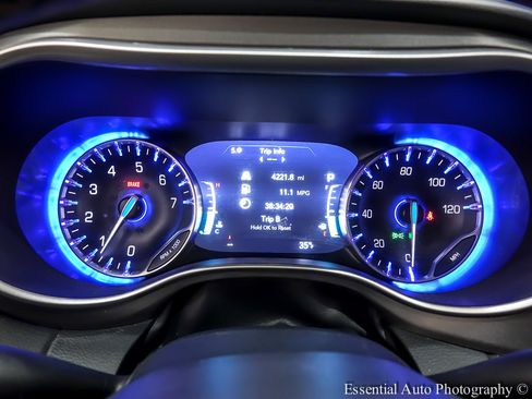 Used 2024 Chrysler Pacifica Touring-L image 20