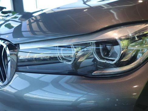 Used 2018 BMW 740i image 9