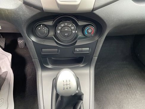 Used 2013 Ford Fiesta SE image 19