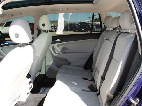 Used 2024 Volkswagen Tiguan SE w/ Panoramic Sunroof Package AWD/4WD image 25