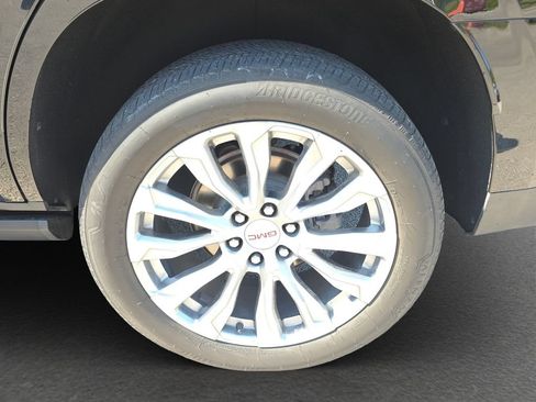 Used 2023 GMC Yukon Denali AWD/4WD image 5