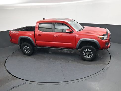 Used 2016 Toyota Tacoma TRD Off-Road image 25