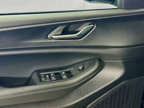 New 2025 Jeep Grand Cherokee Altitude image 17