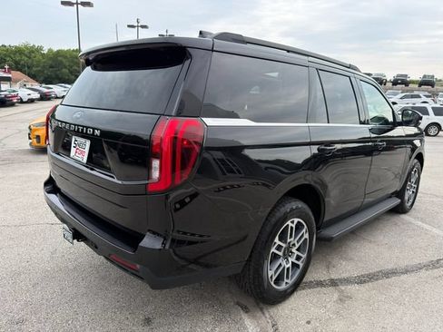 Used 2025 Ford Expedition Active AWD/4WD image 8