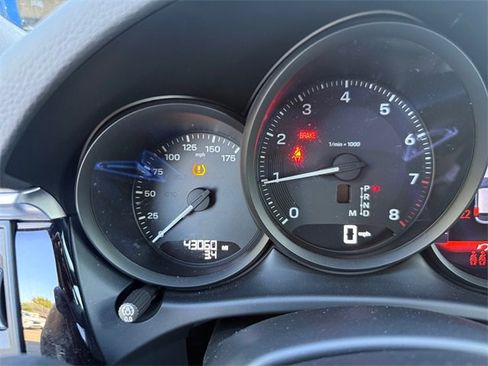 Used 2022 Porsche Macan image 18