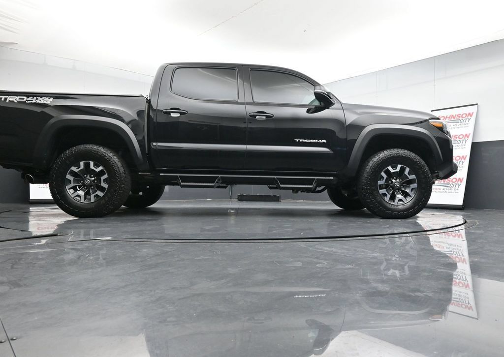Used 2022 Toyota Tacoma TRD Off-Road AWD/4WD image 39