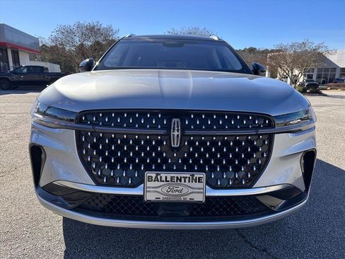 Used 2024 Lincoln Nautilus Reserve image 8