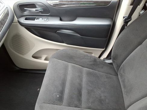 Used 2018 Dodge Grand Caravan SE w/ UConnect Hands-Free Group FWD image 34