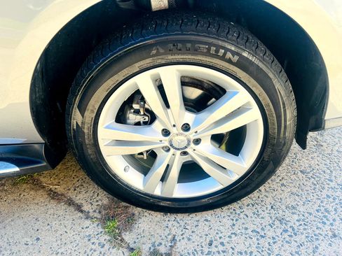 Used 2015 Mercedes-Benz ML 350 4MATIC 4dr ML 350 w/ Premium 1 Package image 23