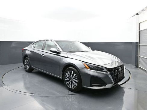 Certified 2023 Nissan Altima 2.5 SV w/ SV Premium Package AWD/4WD image 1