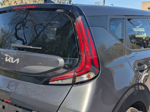 Certified 2025 Kia Soul LX image 9