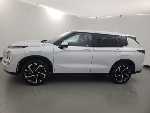 Used 2024 Mitsubishi Outlander SE image 7