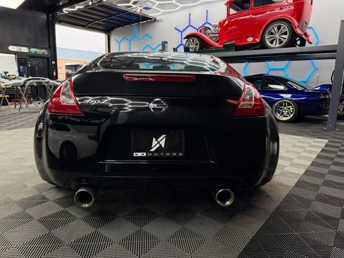 Used 2009 Nissan 370Z Touring RWD image 4