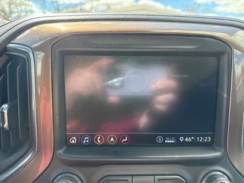 Used 2020 Chevrolet Silverado 1500 High Country w/ Technology Package image 23