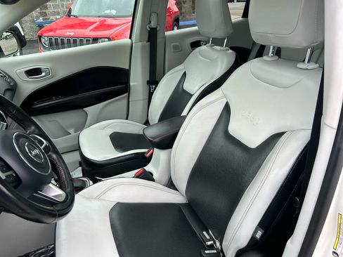Used 2018 Jeep Compass Limited w/ Navigation Group AWD/4WD image 14