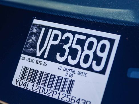 Used 2023 Volvo XC60 B5 Core w/ Climate Package image 32