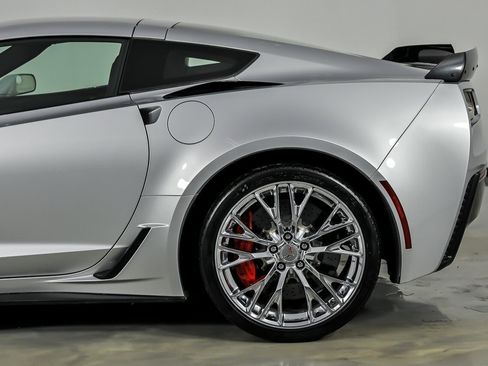 Used 2016 Chevrolet Corvette Z06 w/ 3LZ Preferred Equipment Group RWD image 9