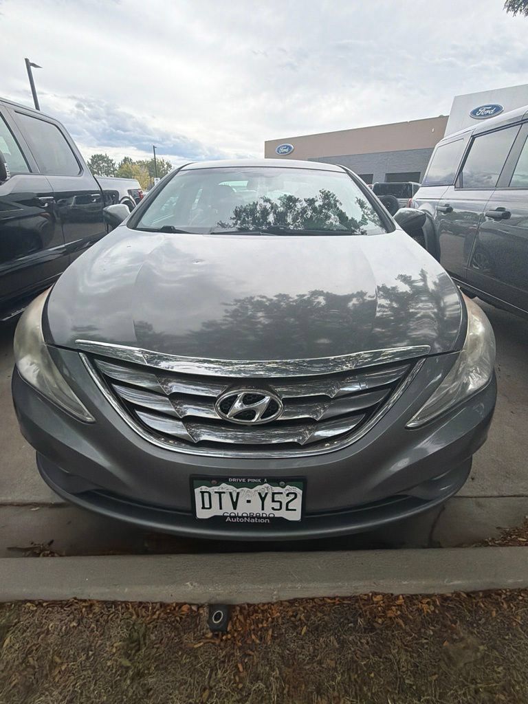 Used 2013 Hyundai Sonata SE FWD image 2