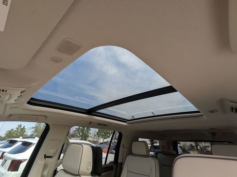 Used 2024 GMC Yukon XL Denali w/ Advanced Technology Package image 19