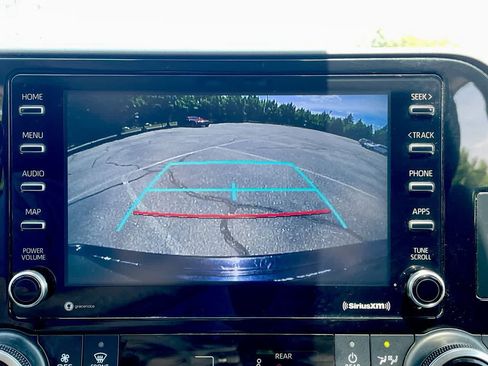Used 2021 Toyota Highlander L AWD/4WD image 24
