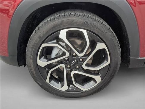 Used 2025 Chevrolet Trax RS w/ Driver Confidence Package FWD image 23