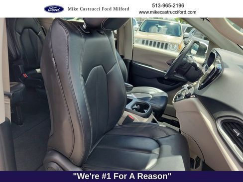 Used 2023 Chrysler Pacifica Touring-L FWD image 31