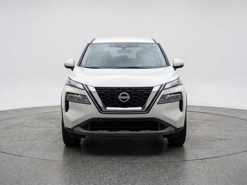 Used 2024 Nissan Rogue SV FWD image 2