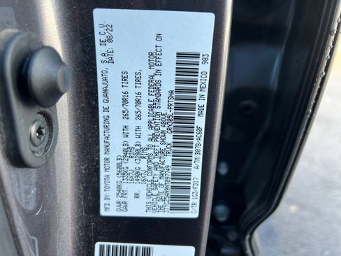 Used 2022 Toyota Tacoma TRD Off-Road image 40