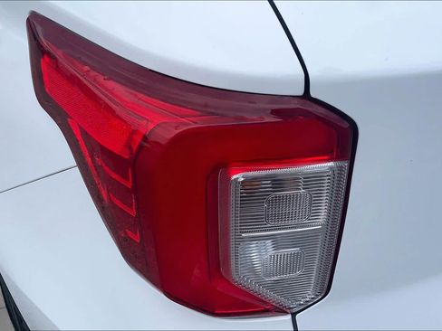 Used 2022 Ford Explorer XLT RWD image 29