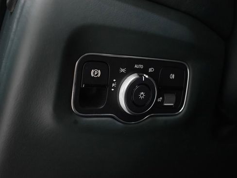 Used 2022 Aston Martin DBS Superleggera RWD image 21