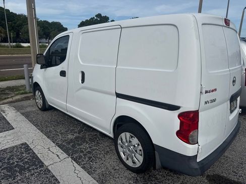 Used 2015 Nissan NV200 SV FWD image 4