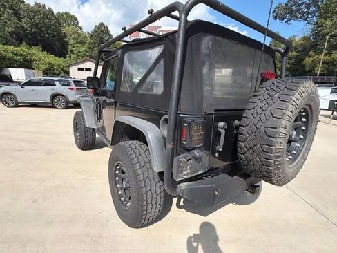 Used 2015 Jeep Wrangler Rubicon w/ Power Convenience Group AWD/4WD image 11