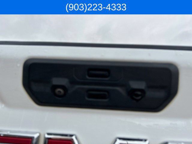 Used 2022 GMC Sierra 2500 AT4 w/ AT4 Preferred Package AWD/4WD image 12