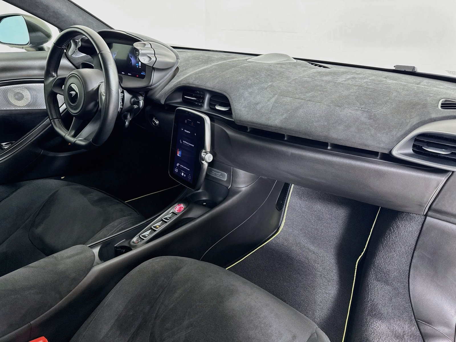 Used 2023 McLaren Artura RWD image 24