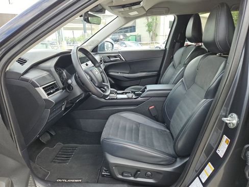Used 2025 Mitsubishi Outlander SE AWD/4WD image 11