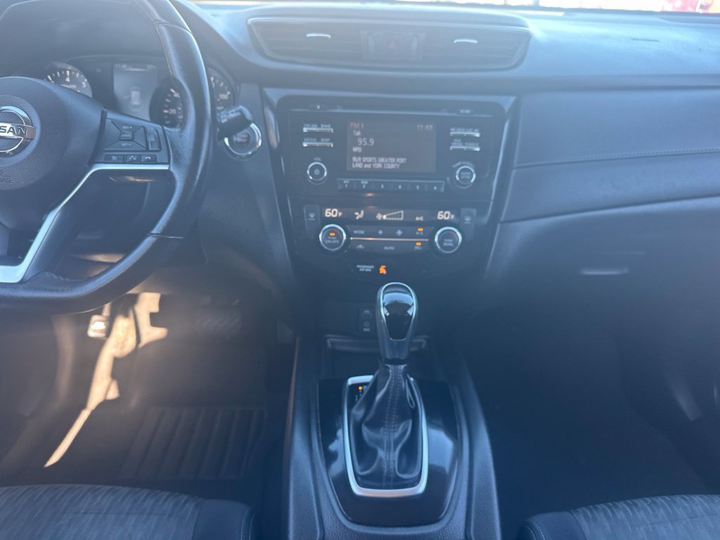 Used 2017 Nissan Rogue SV AWD/4WD image 21