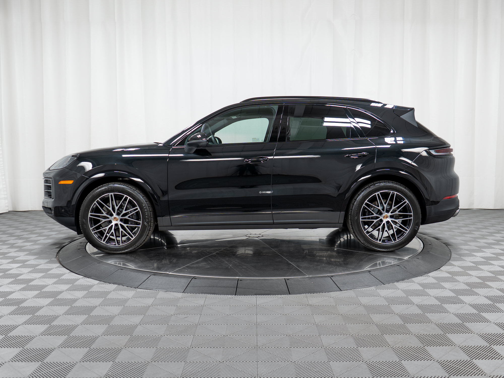 Certified 2026 Porsche Cayenne w/ Premium Package Plus AWD/4WD image 2