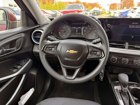 Used 2024 Chevrolet Trax LS w/ LS Convenience Package FWD image 13