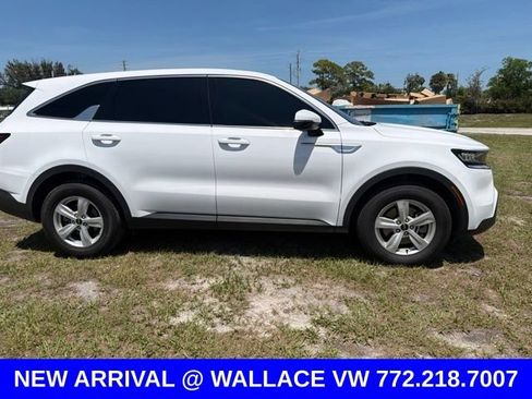 Used 2023 Kia Sorento LX FWD image 5