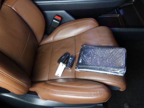 Used 2024 Lincoln Navigator Reserve image 25