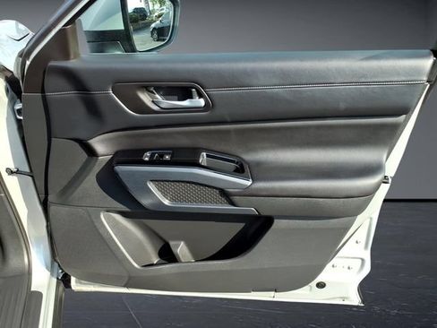 Certified 2025 Nissan Pathfinder SL AWD/4WD image 24