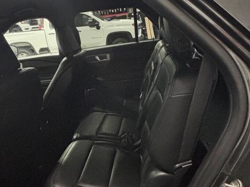 Used 2020 Ford Explorer XLT w/ Equipment Group 202A image 6