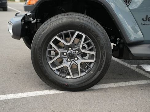 Used 2026 Jeep Wrangler Unlimited Sahara AWD/4WD image 11