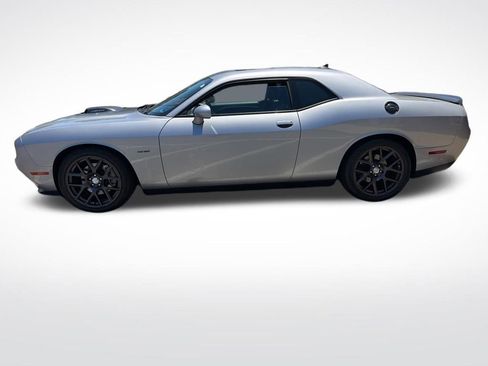 Used 2016 Dodge Challenger R/T RWD image 2