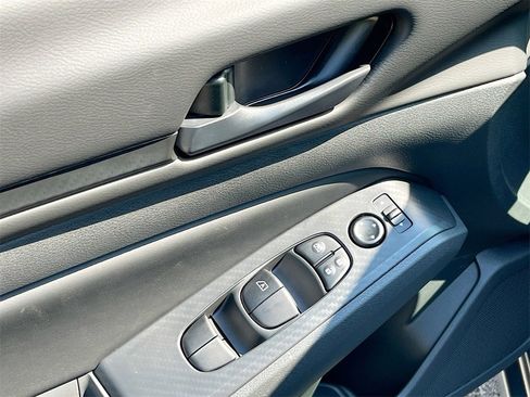 Used 2025 Nissan Altima 2.5 S image 18